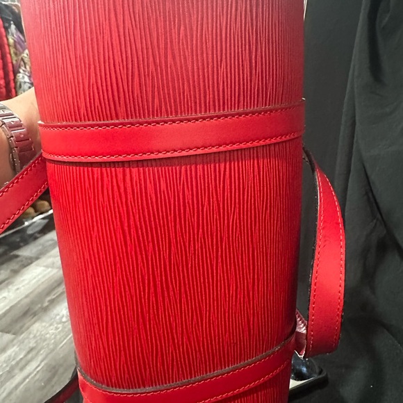 Louis Vuitton Red Epi Shoulder Bag - Pre loved100% authentic - Picture 9 of 12